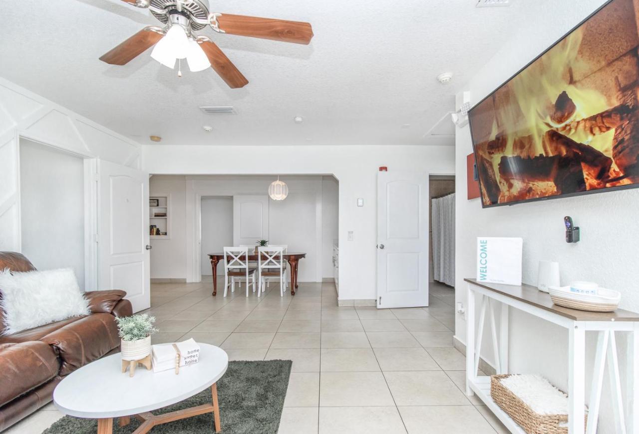 6 Bedroom Bucs Airport Mall Wifi Holiday home Tampa