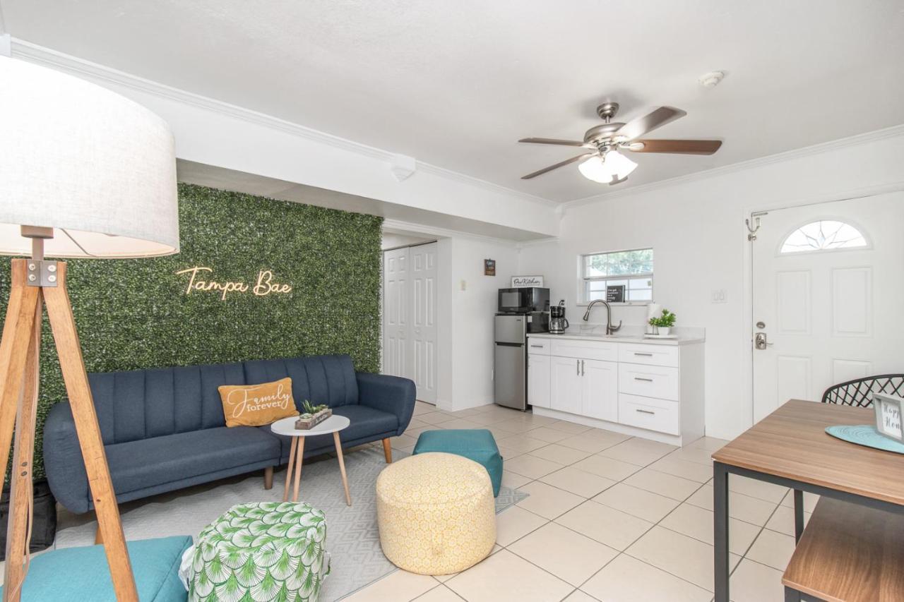 6 Bedroom Bucs Airport Mall Wifi Holiday home Tampa