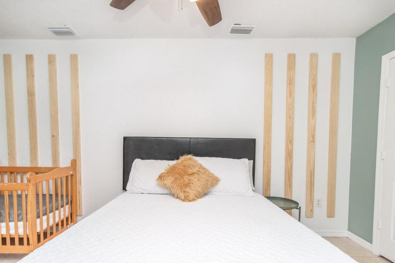 6 Bedroom Bucs Airport Mall Wifi Holiday home Tampa
