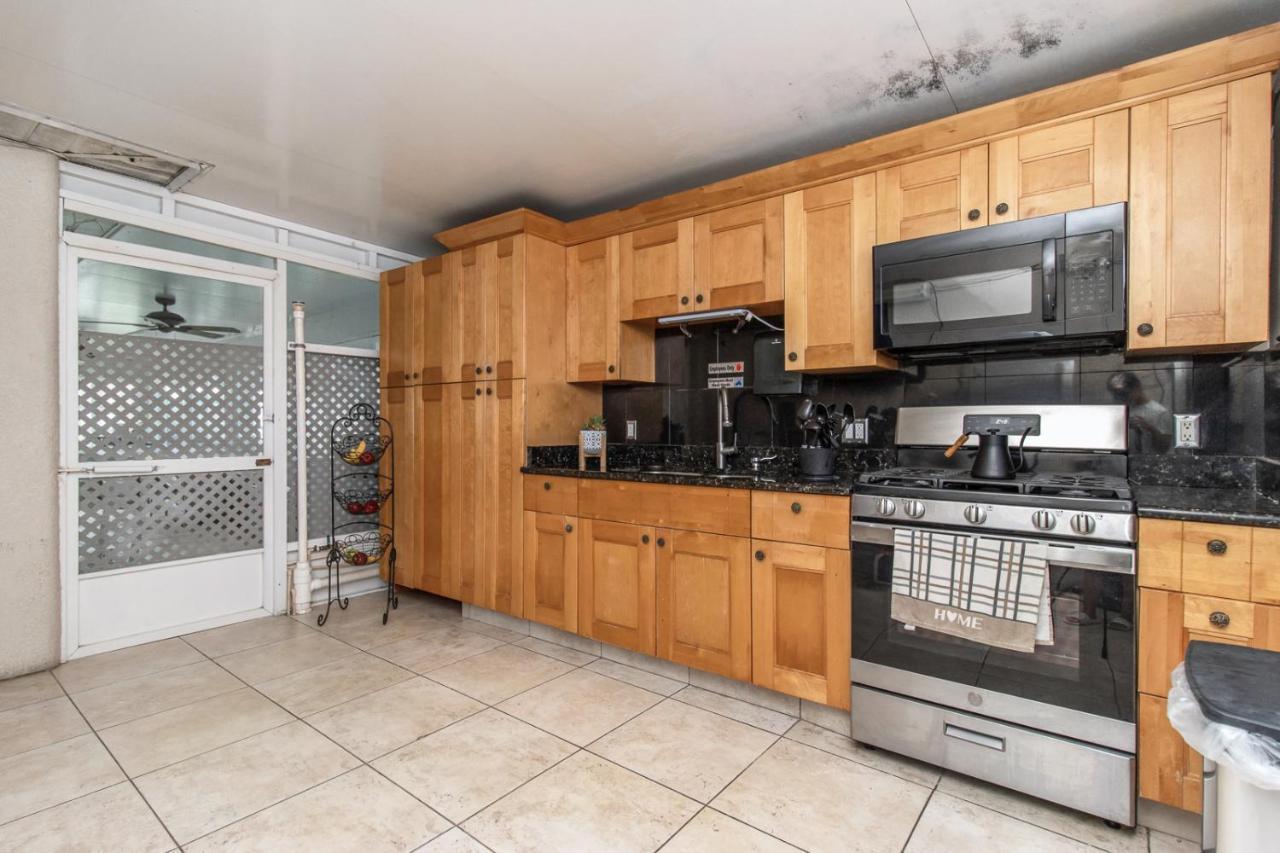 6 Bedroom Bucs Airport Mall Wifi Holiday home Tampa